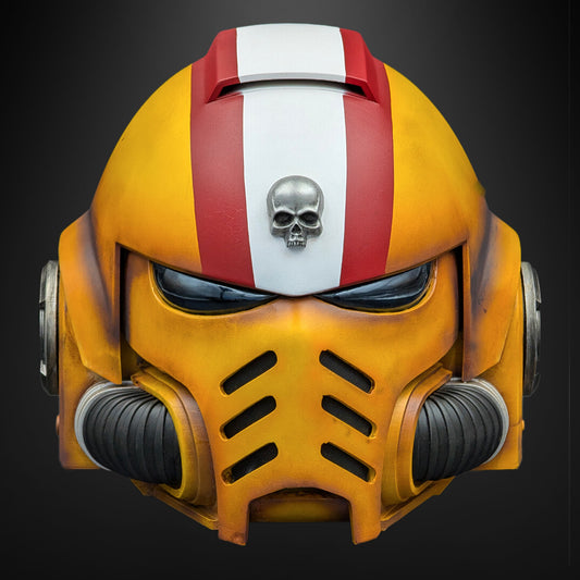 خوذة Warhammer Space Marine 2: Imperial Fists - دعامة أو زي تنكري