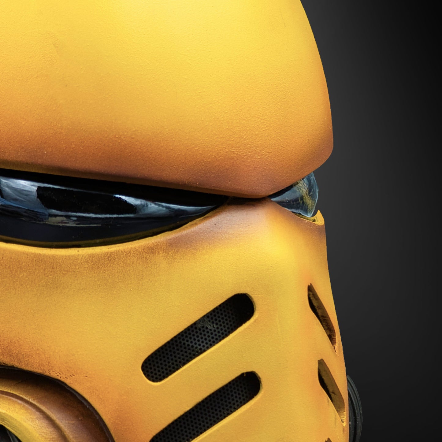 WH40K: Imperial Fists Helmet - Prop or Cosplay