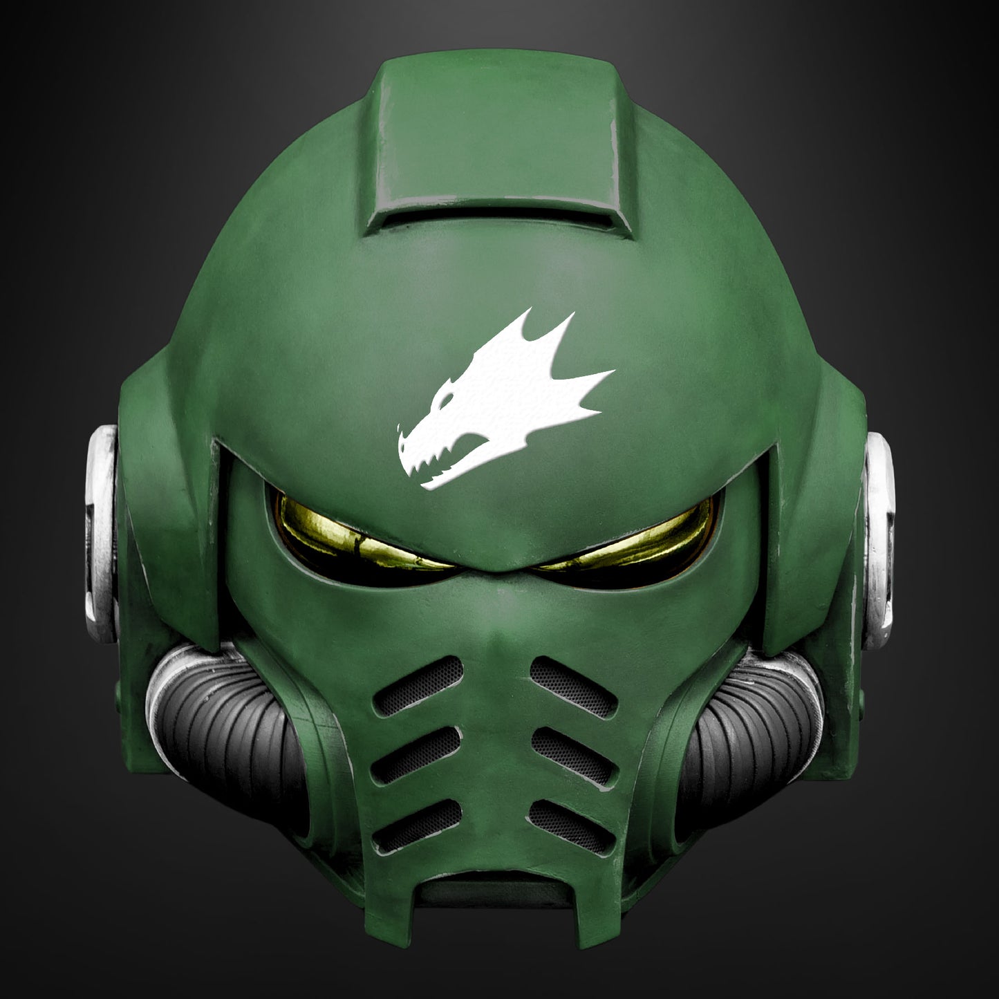 خوذة Warhammer Space Marine 2: Salamanders - دعامة أو تنكرية