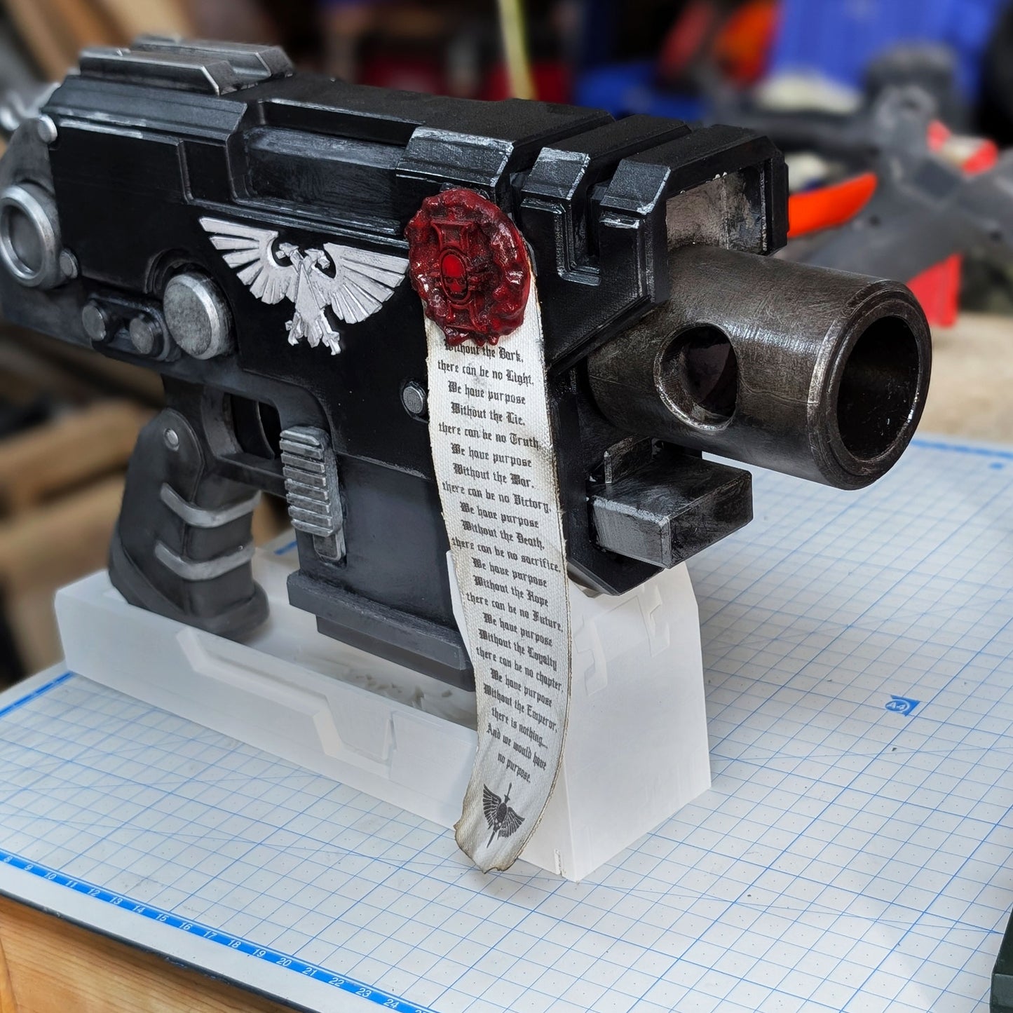 WH40K: Bolt Pistol Desktop Mount