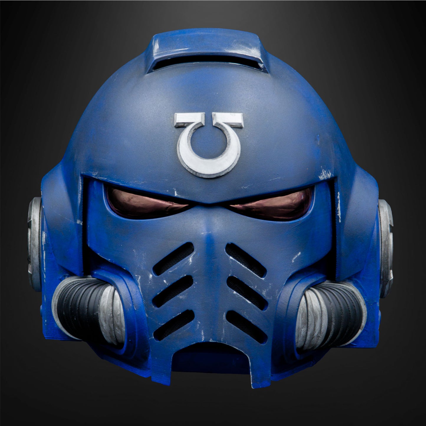 خوذة Warhammer Space Marine 2: Ultramarine - دعامة أو زي تنكري